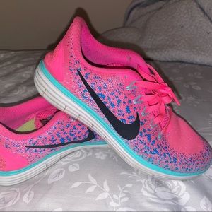 Bright comfortable nike shoes